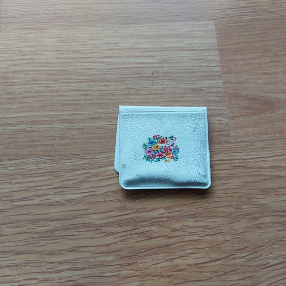 Vintage Bobby Pins w/ Case - Picture 4 of 4